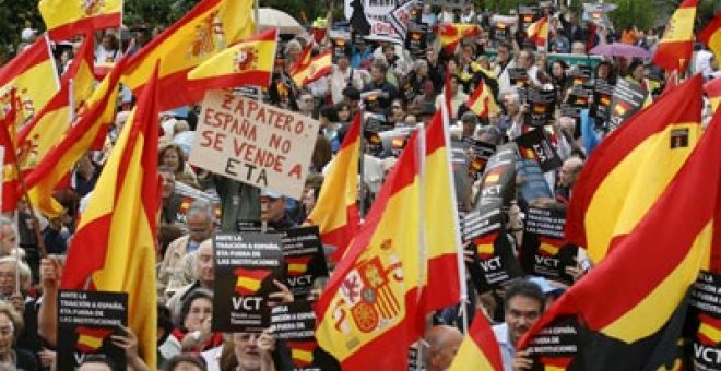 Una protesta contra Bildu iguala al PSOE con ETA
