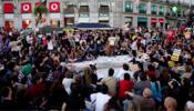 La Policía desaloja a los acampados en la Puerta del Sol