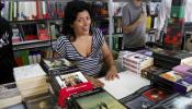 El buen tiempo anima el Retiro y las ventas de la Feria del Libro