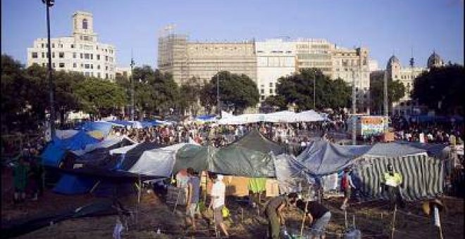 La mayoría de 'indignados' acuerdan no acampar por la noche en Plaza Catalunya