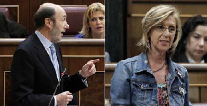 Rubalcaba saca los colores a Rosa Díez en el Congreso de los Diputados