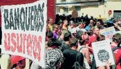 Los indignados logran paralizar un desahucio