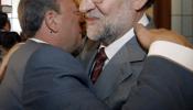 Rajoy autoriza a Monago a mantener el impuesto de sucesiones para atraer a IU