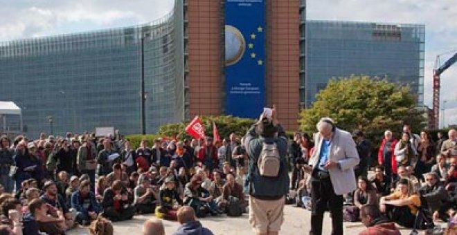La Policía impide a los 'indignados' acampar en el Parlamento Europeo