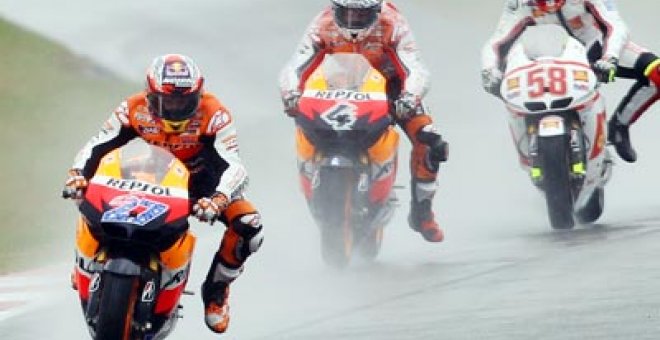 Simoncelli y Rossi mandan bajo la lluvia en Gran Premio de Holanda