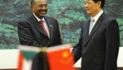 China honra a Al Bashir, acusado de genocidio