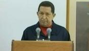 Chávez admite que tiene cáncer pero asegura que sigue al mando