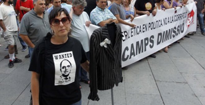Los socialistas exigen a Rajoy que rompa su silencio y cese a Camps
