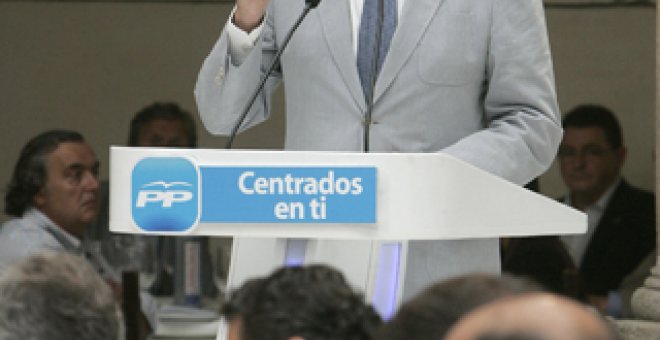 Rajoy huye de la prensa para no hablar del acusado Camps