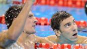 Lochte le quita otro oro a Phelps