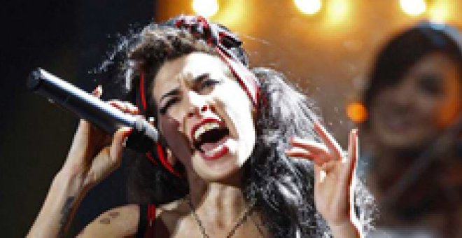 Amy Winehouse, número uno en ventas en el Reino Unido