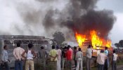 Mueren 40 personas al volcar el tractor en que viajaban en la India