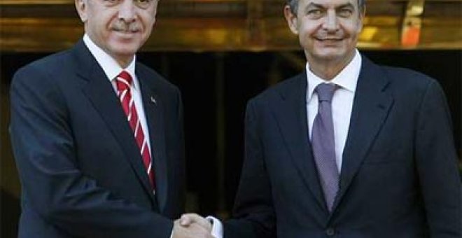 Zapatero: "España tiene fortaleza para soportar las tensiones"