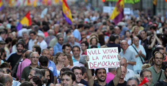 Miles de personas salen a la calle para exigir un referéndum