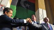 Sarkozy y Cameron viajan a Libia para recoger beneficios