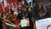 La escuela gallega marcha contra los despidos de la Xunta