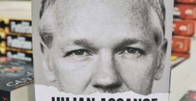 La biografía de Assange vende solo 644 copias en una semana