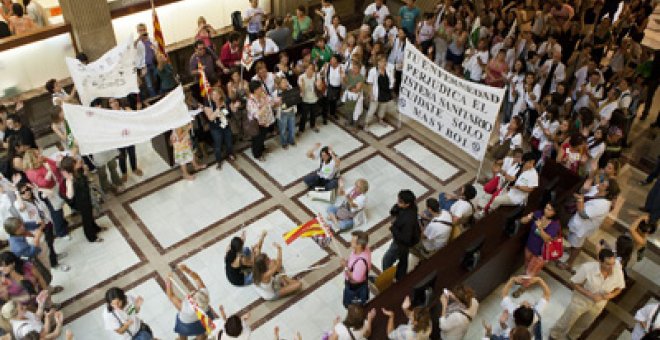 Los nuevos recortes provocan la rebelión de los sanitarios