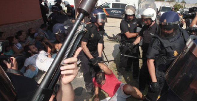 Doce detenidos en un violento desahucio en Jerez