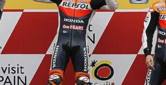 Pedrosa vence en MotoGP y Márquez se pone líder de Moto2