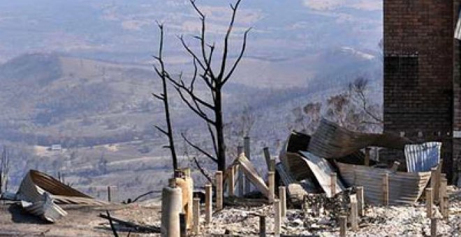 El viento reaviva el fuego en Australia mientras se detiene a otro presunto pirómano