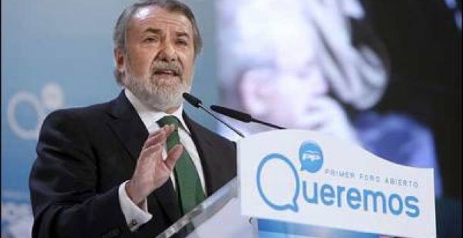 Mayor Oreja critica la reacción del PSOE ante la expulsión de Herrero