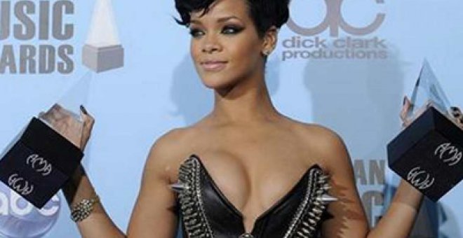 Rihanna se reconcilia con su novio tras la agresión