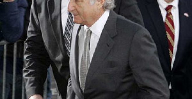 Madoff ingresa en prisión tras declararse culpable de once delitos financieros