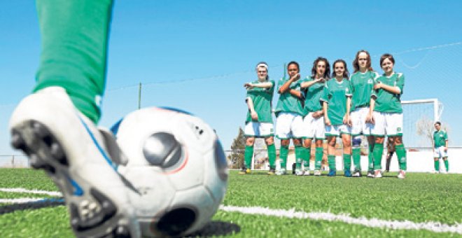 Las futbolistas exigen su derecho a ser profesionales