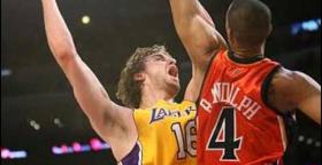 Gasol vuelve a salvar a los Lakers