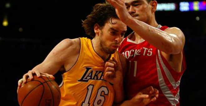 Los Lakers vuelven a casa con victoria