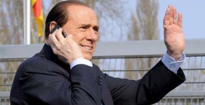 Berlusconi se salta el protocolo para hablar con Turquía