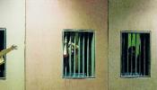 Los reos sombra bajan a la mitad los suicidios en prisión