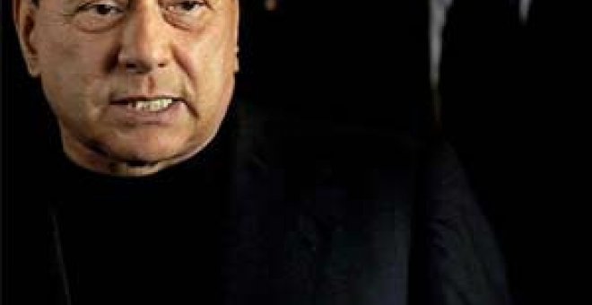 Berlusconi a las víctimas: "Id al mar, pagamos nosotros"