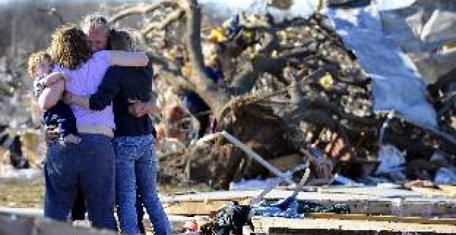 Un tornado deja tres muertos y 30 heridos en Arkansas