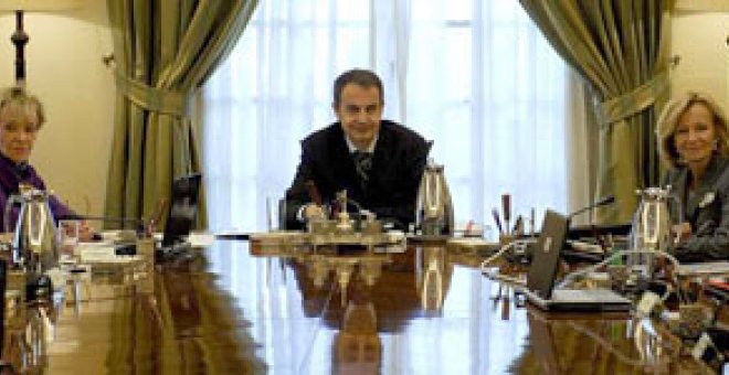 Zapatero se reúne por la mañana con los tres vicepresidentes en La Moncloa