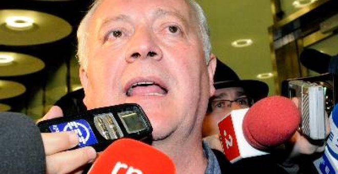 'Pepe el del Popular' renueva su DNI en una comisaría de Oviedo