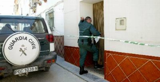 Un hombre intenta quemar a su mujer y después se suicida en Almuñécar