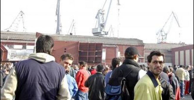 Cientos de trabajadores paralizan La Naval para protestar por la contratación de extranjeros
