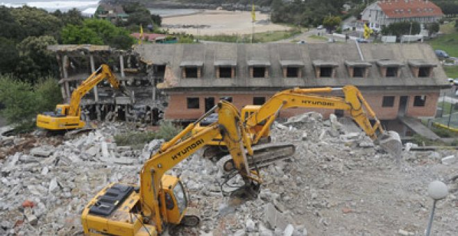 Cae el Algarrobico del Cantábrico