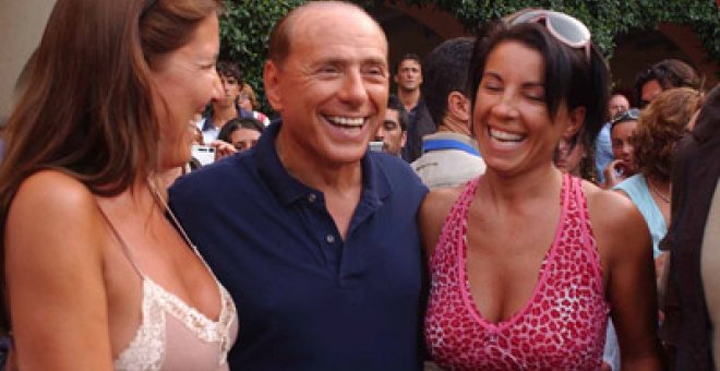 Berlusconi afronta un divorcio que daña sus planes políticos