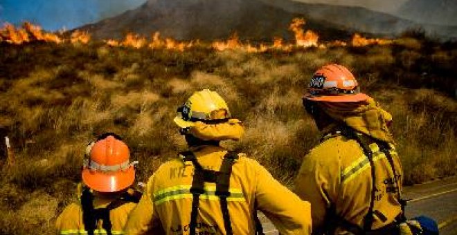Evacuadas 1.200 familias por un incendio en el sur de California