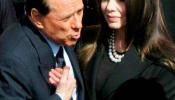 Berlusconi no se divorciará hasta que pasen las europeas