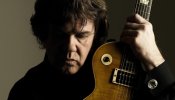 Moore, guitarras en trance y blues tabernario