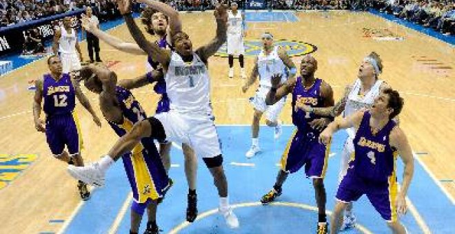 Los Lakers se estampan contra su irregularidad