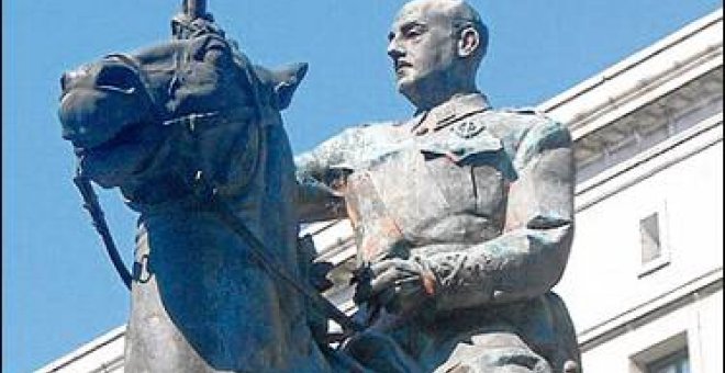 Fomento excluye conservar su estatua de Franco