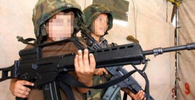 Los Verdes piden que dimita Chacón por permitir el uso de armas a niños en unas jornadas en Lanzarote