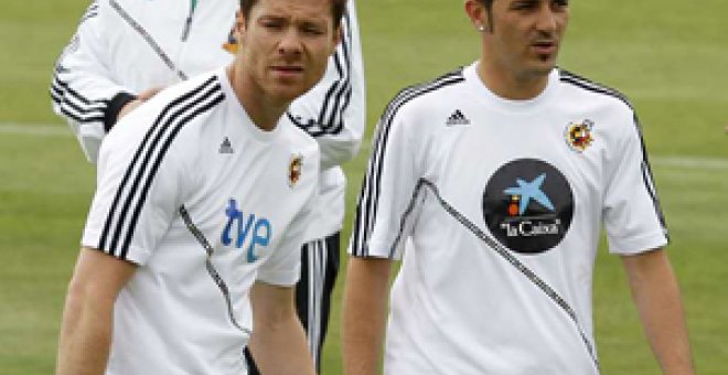 Villa y Xabi Alonso esquivan hablar del Real Madrid