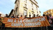 Casi un millar de valencianos pide la dimisión de Camps