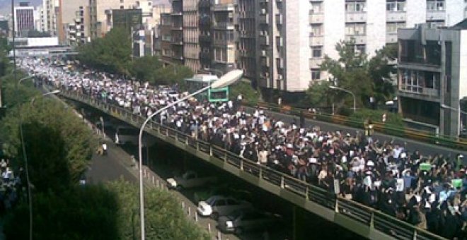 Los seguidores de Musaví toman las calles por cuarto día